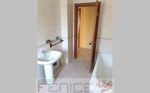 Elegante Quadrilocale in Parco – Comodità e Servizi