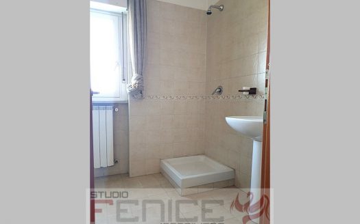 Elegante Quadrilocale in Parco – Comodità e Servizi