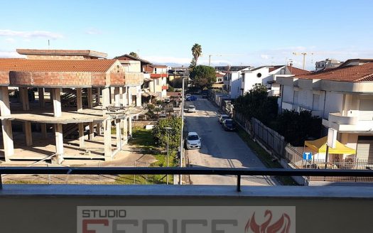 Elegante Quadrilocale in Parco – Comodità e Servizi