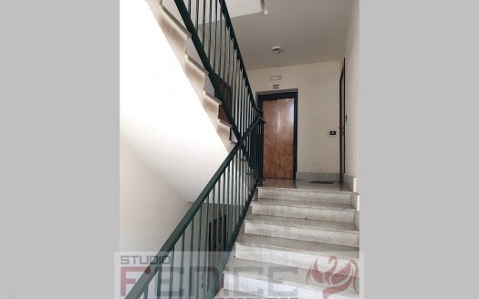 Elegante Quadrilocale in Parco – Comodità e Servizi