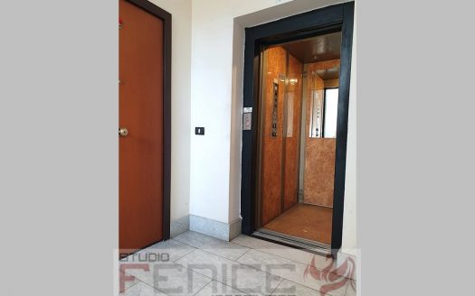 Elegante Quadrilocale in Parco – Comodità e Servizi