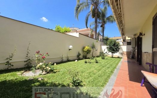 Splendido Appartamento Con Giardino a Teverola