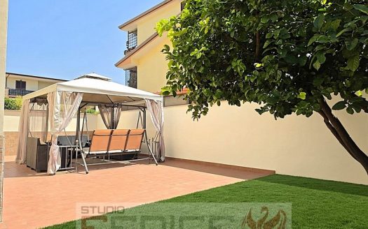 Splendido Appartamento Con Giardino a Teverola