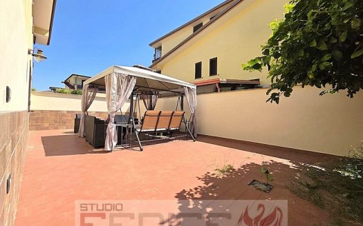 Splendido Appartamento Con Giardino a Teverola