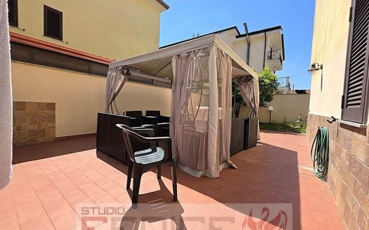 Splendido Appartamento Con Giardino a Teverola