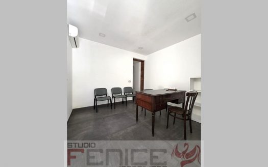 Teverola Via Roma, Ufficio/Studio Fronte Strada