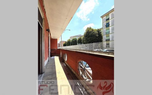 Vendesi Palazzetto Indipendente con 3 Appartamenti e Cortile