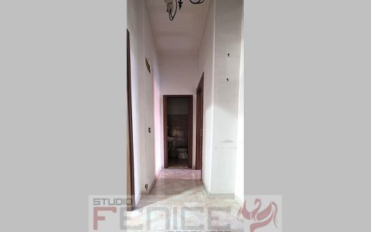 Vendesi Palazzetto Indipendente con 3 Appartamenti e Cortile